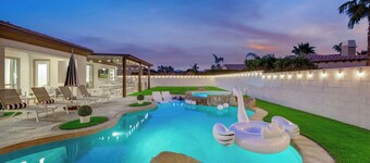 Incredible gameroom, putting green, bocce, slide, pickleball , large estate