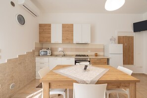 Frigorífic, microones, forn i placa de cuina 