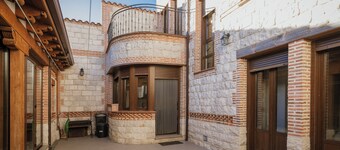 Country House 'Puerta Villa' with Private Terrace and Wi-Fi