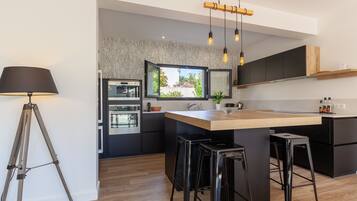 Fridge, microwave, oven, stovetop