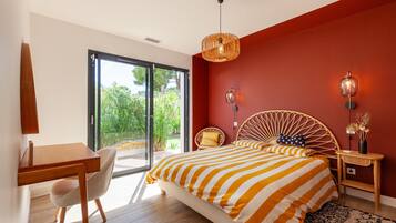 5 bedrooms, iron/ironing board, free WiFi, bed sheets