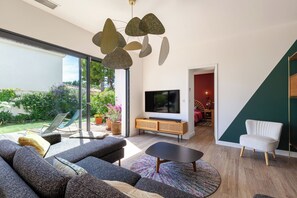 電視、乒乓球設施