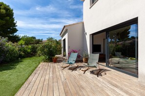 Terrace/patio - Villa 'Avec Piscine À Marseille' with Private Pool, Wi-Fi and Air Conditioning (Marseille)