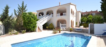 Villa « Casa Papa » avec piscine privée, terrasses et Wi-Fi