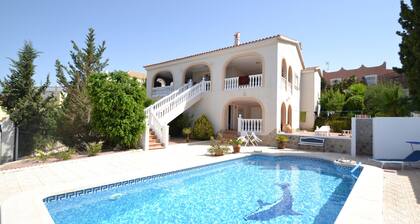 Villa „Casa Papa“ mit privatem Pool, Terrasse und WLAN