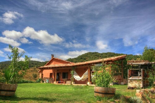 Country House 'El Astial' with Mountain Views, Private Terrace and Wi-Fi