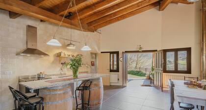 Country House 'El Astial' with Mountain Views, Private Terrace and Wi-Fi
