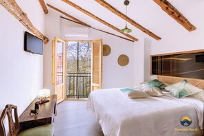 5 Schlafzimmer, Schreibtisch, Bügeleisen/Bügelbrett, Reisekinderbett