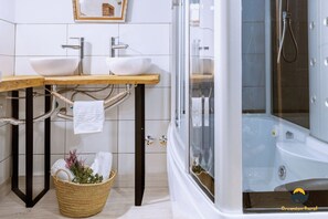 Shower, jetted tub, hair dryer, towels