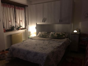 1 camera, ferro/asse da stiro, Wi-Fi gratuito, lenzuola