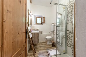 Douche, serviettes fournies