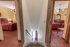 5 makuuhuonetta, silitysrauta/-lauta, ilmainen Wi-Fi, vuodevaatteet