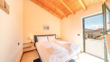 2 室のベッドルーム、WiFi (無料)、ベッドシーツ