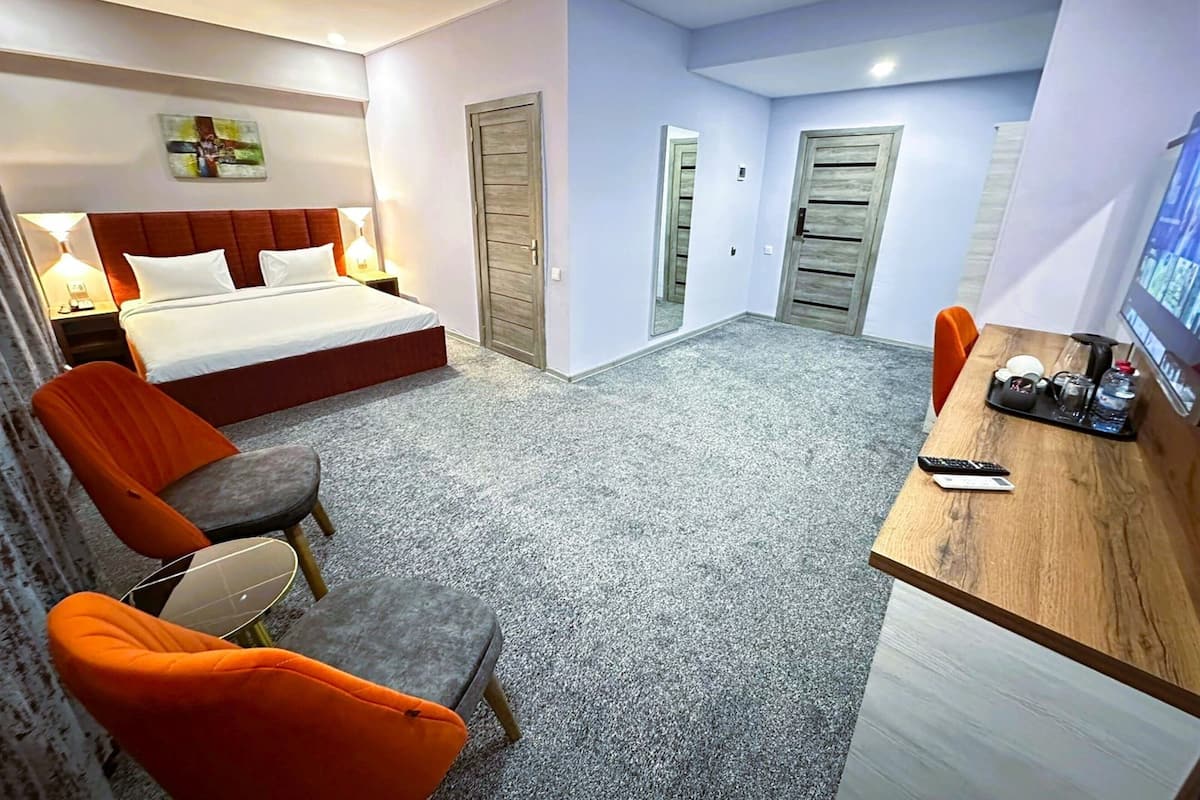 Deluxe Double or Twin Room, City View | Egyptian cotton sheets, premium bedding, down duvets, pillow-top beds