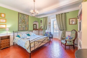 1 dormitorio, tabla de planchar con plancha, wifi gratis y ropa de cama