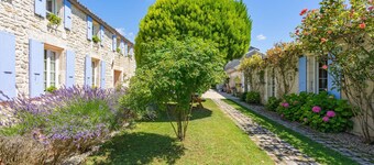 Holiday Home 'La Desirade' with Private Pool, Private Terrace and Wi-Fi