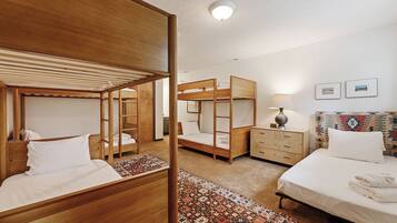 4 bedrooms, iron/ironing board, free WiFi, bed sheets
