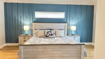 4 bedrooms, desk, iron/ironing board, travel crib