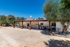 Outdoor dining - Null 'Mandorlo' with Shared Pool, Wi-Fi and Air Conditioning (San Michele Salentino)