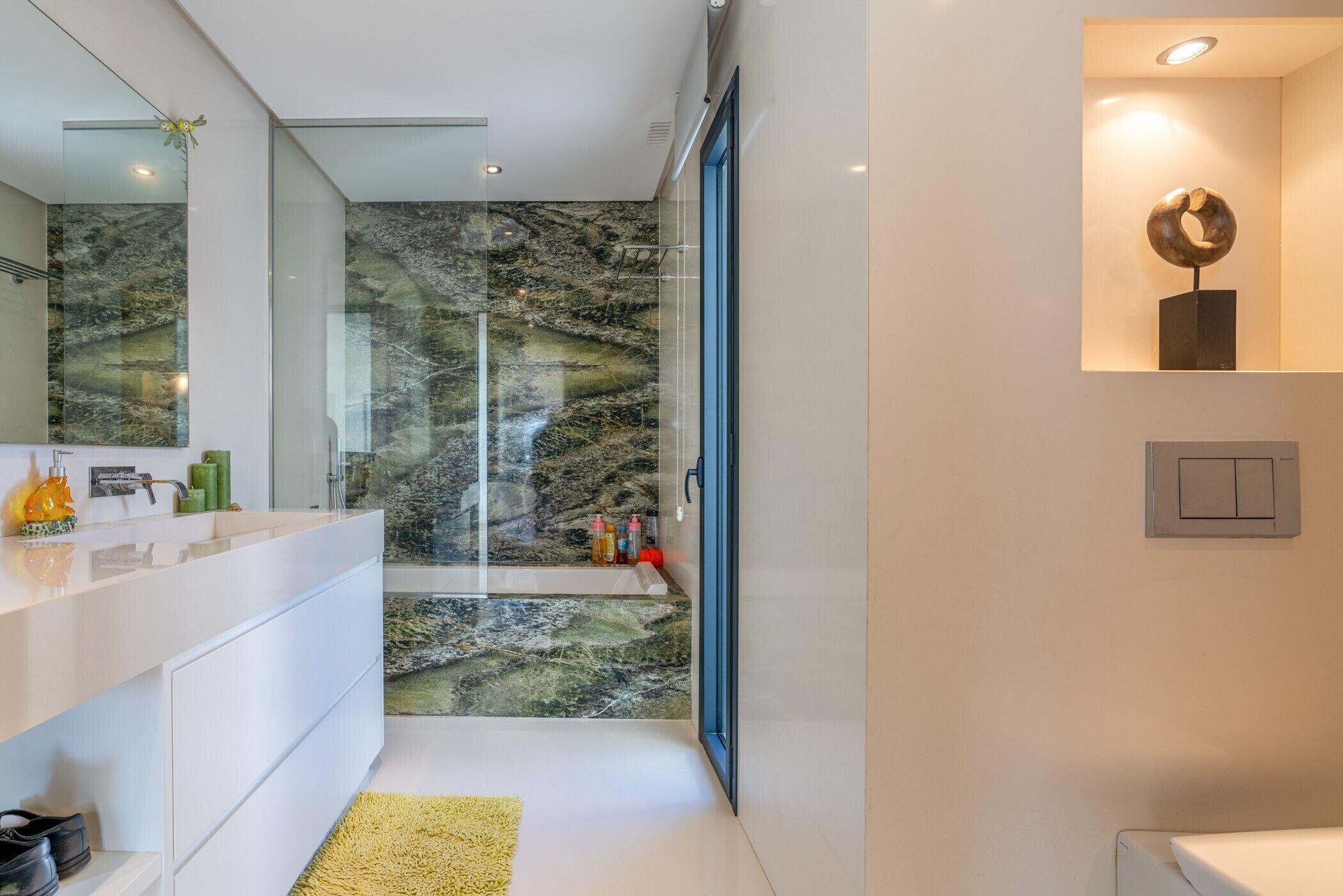 Shower, towels