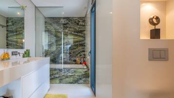 Shower, towels