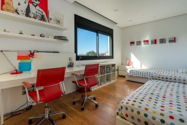 4 bedrooms, free WiFi, bed sheets