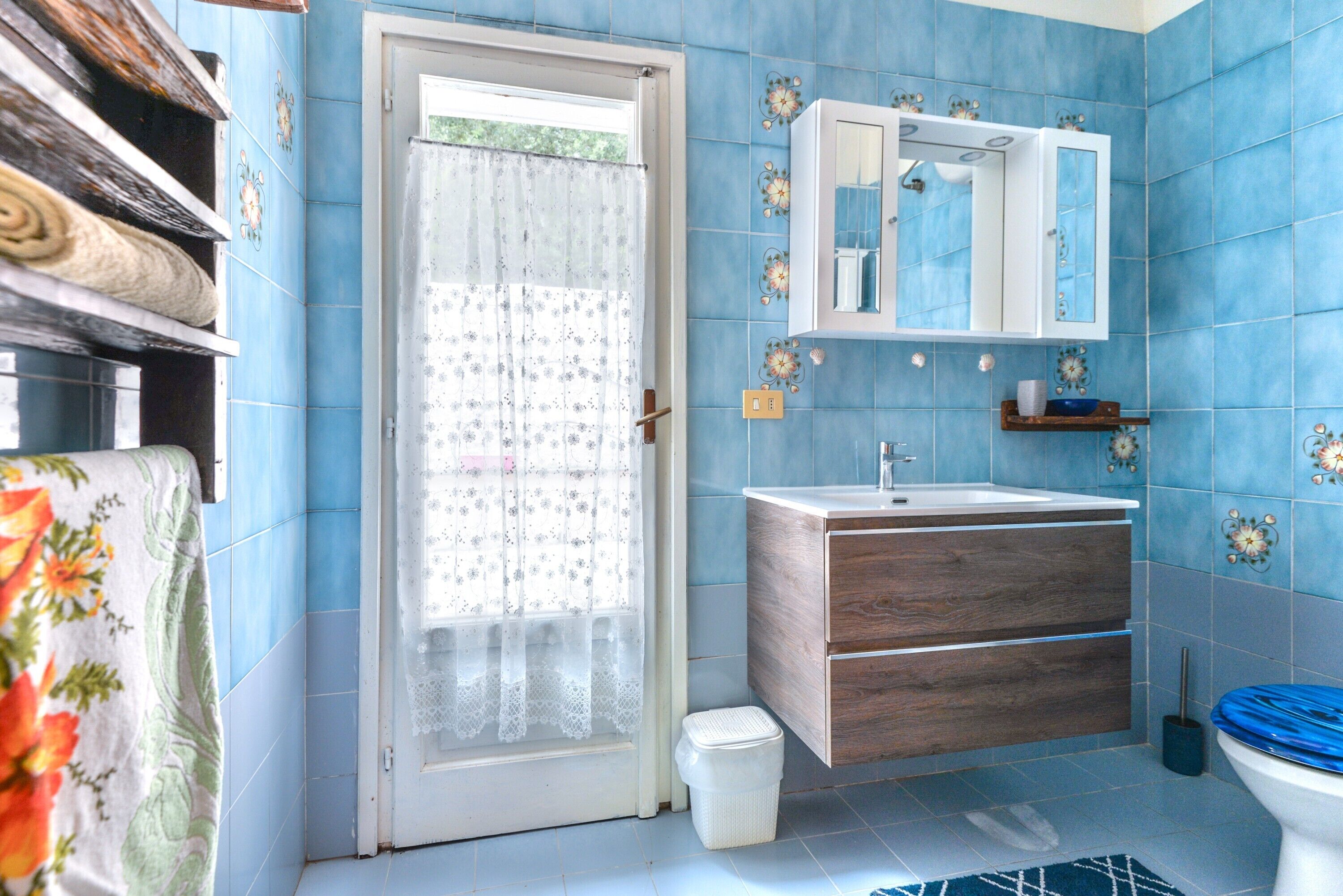 Shower, towels