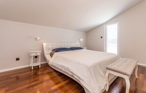 3 bedrooms, iron/ironing board, travel cot, free WiFi