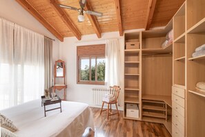 4 quartos, ferros/tábuas de passar roupa, Wi-Fi de cortesia