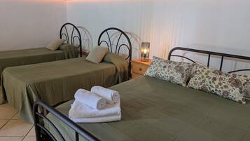 4 dormitorios, tabla de planchar con plancha, wifi gratis y ropa de cama