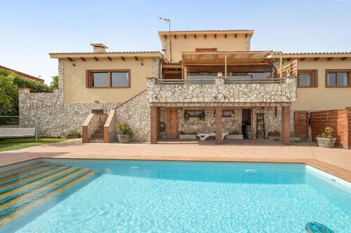 Villa « Casa Les Vinyes » avec vue sur la montagne, piscine, Wi-Fi et climatisation