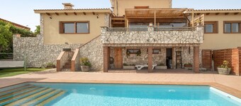 Villa 'Casa Les Vinyes' with Mountain Views, Pool, Wi-Fi and Air Conditioning