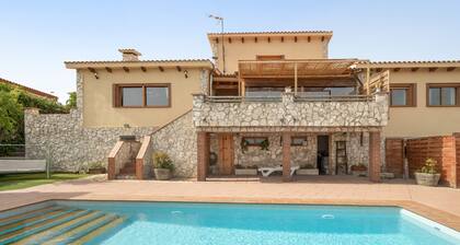 Villa « Casa Les Vinyes » avec vue sur la montagne, piscine, Wi-Fi et climatisation