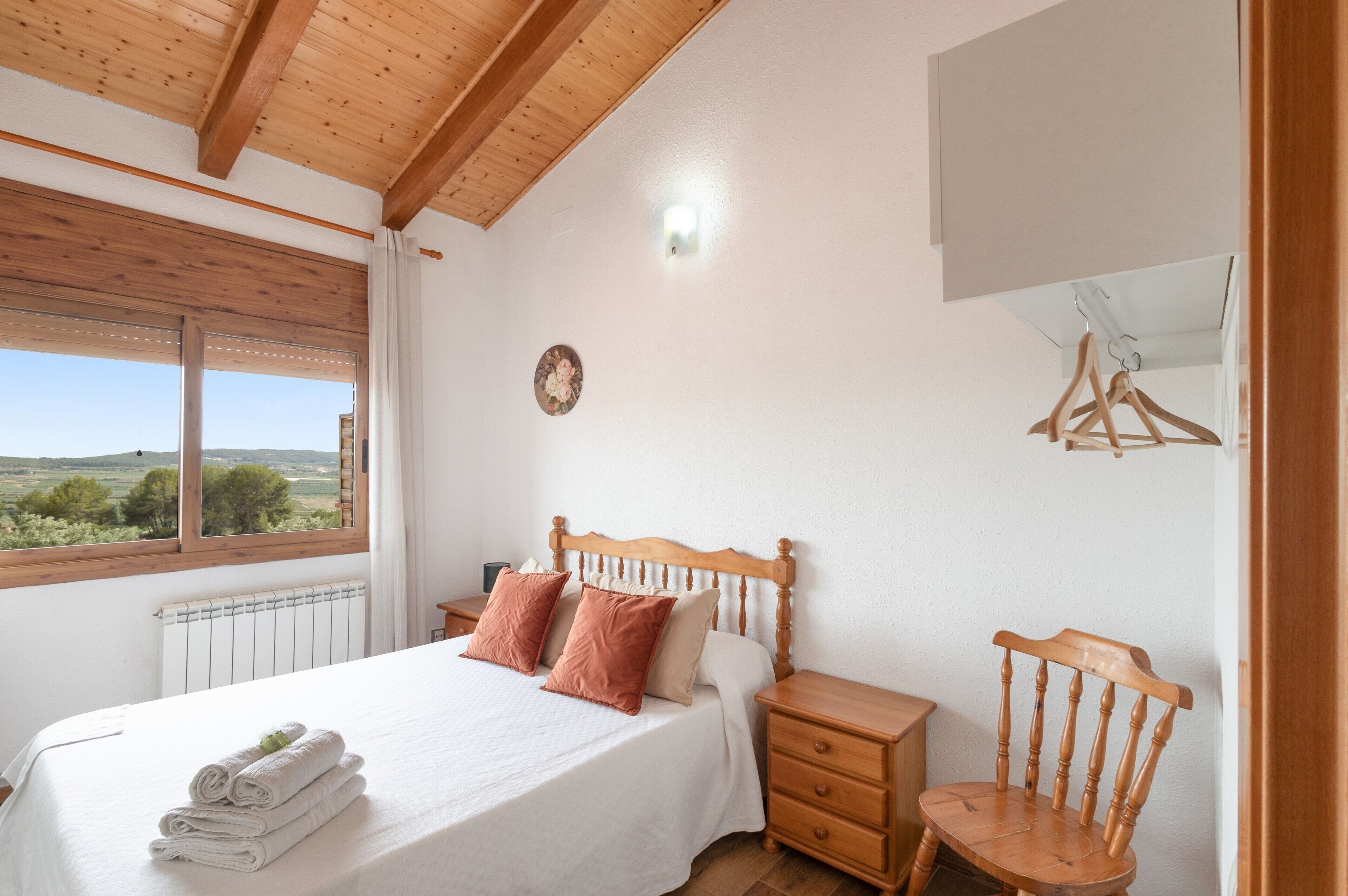 4 bedrooms, iron/ironing board, free WiFi, bed sheets