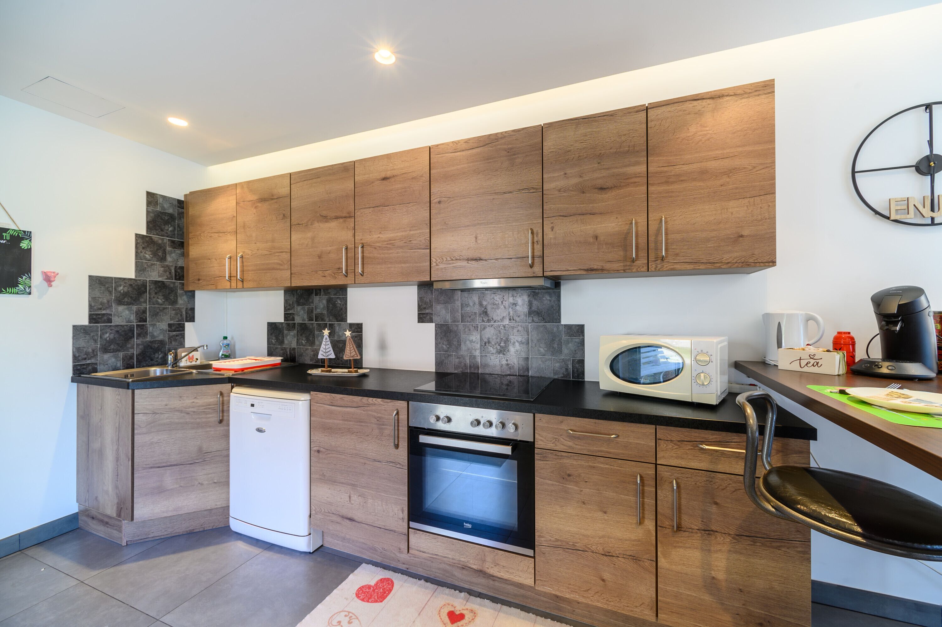 Kühlschrank, Mikrowelle, Ofen, Herdplatte