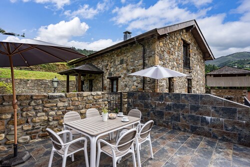 Country House 'Posada De Las Hoces -  La Pradera' with Mountain View, Private Terrace and Wi-Fi