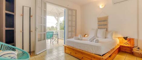 4 bedrooms, desk, iron/ironing board, travel crib