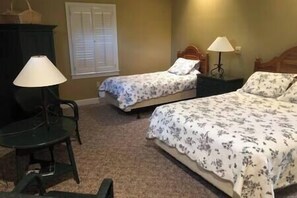 4 室のベッドルーム、アイロン / アイロン台、WiFi、ベッドシーツ