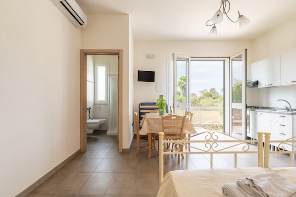 1 bedroom, free WiFi, bed sheets - Apartment 'Muma 2' with Private Terrace, Wi-Fi and Air Conditioning (otranto)