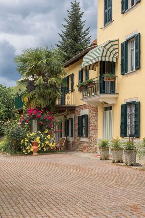 المنشأة من الخارج