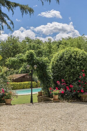 Property grounds - Holiday Home 'Cascina Oddone Prati Winery' with Shared Pool, Wi-Fi and Air Conditioning (Strevi)
