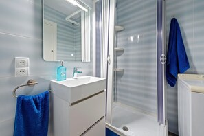 Shower, towels