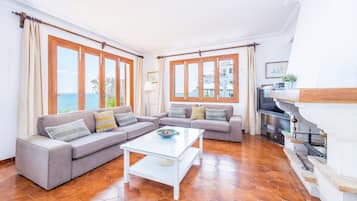 Télévision, table de tennis de table