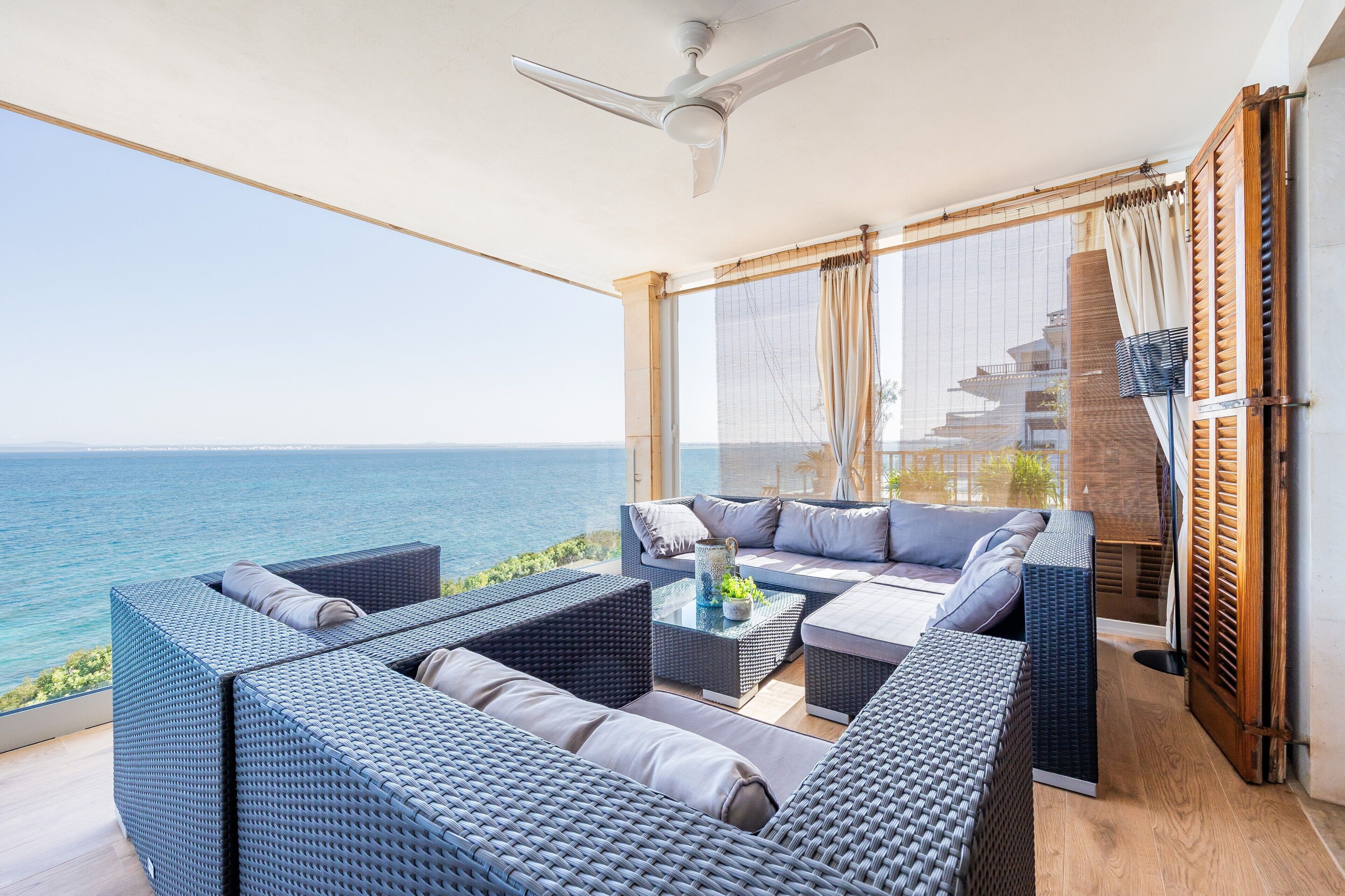 Télévision, table de tennis de table