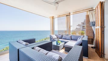 Télévision, table de tennis de table