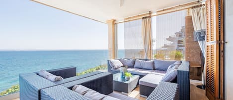 Televisión, mesa de ping pong