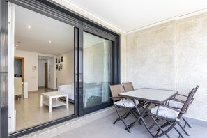 Dining - Apartment 'Valencia Playa' with Sea View, Wi-Fi and Air Conditioning (Alboraya)