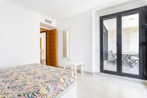 2 bedrooms, iron/ironing board, free WiFi, bed sheets - Apartment 'Valencia Playa' with Sea View, Wi-Fi and Air Conditioning (Alboraya)