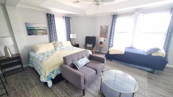 4 bedrooms, iron/ironing board, WiFi, bed sheets