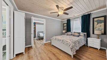 3 bedrooms, iron/ironing board, WiFi, bed sheets